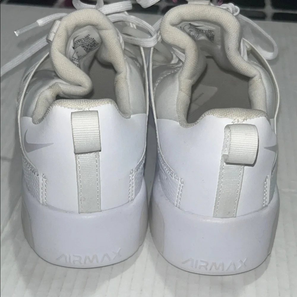 NEW Nike Womens Air Max Bella TR 5 Fitness Running Shoes White Women’s Sz 7